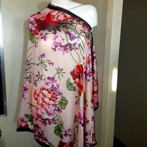 Gucci Genuine silk floral scarf
